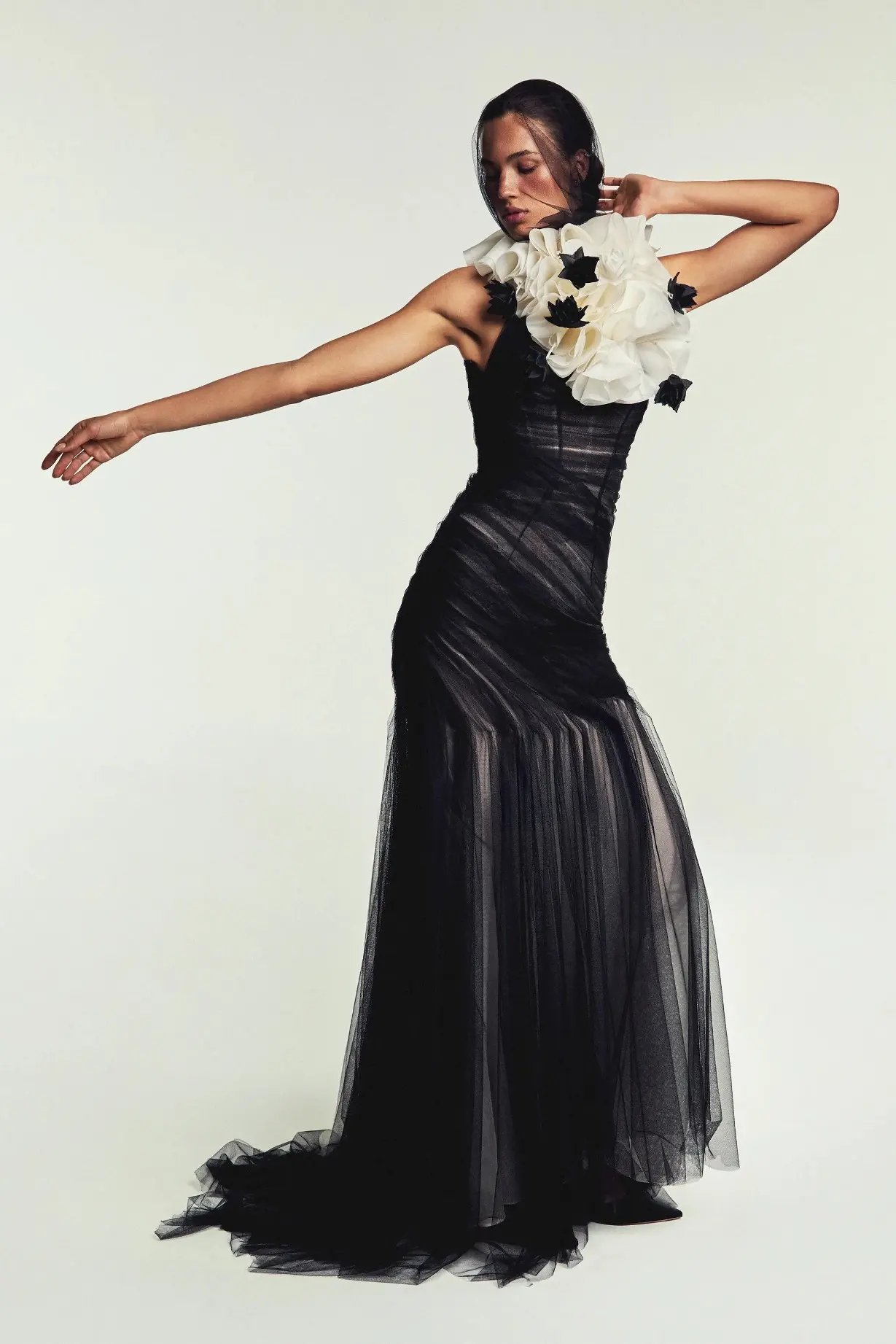 15_MoniqueLhuillierSpring2027Bridal_Raven