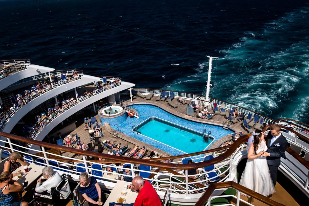 alternative-cruise-ship-wedding-28