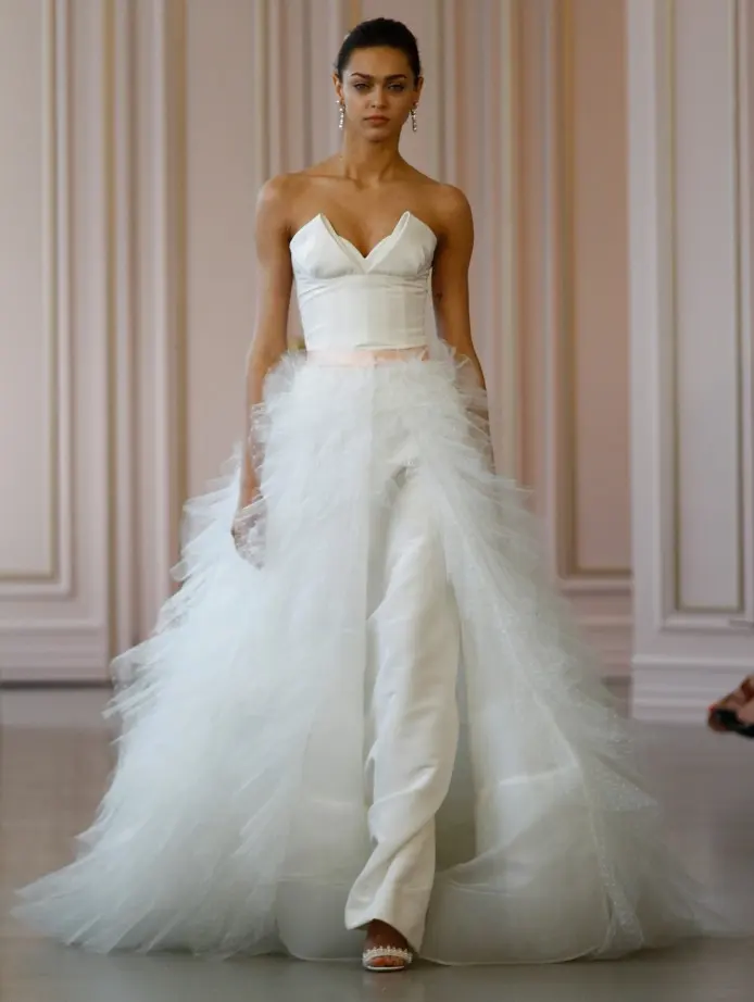 Свадебный брючный костюм Oscar de la Renta 2016