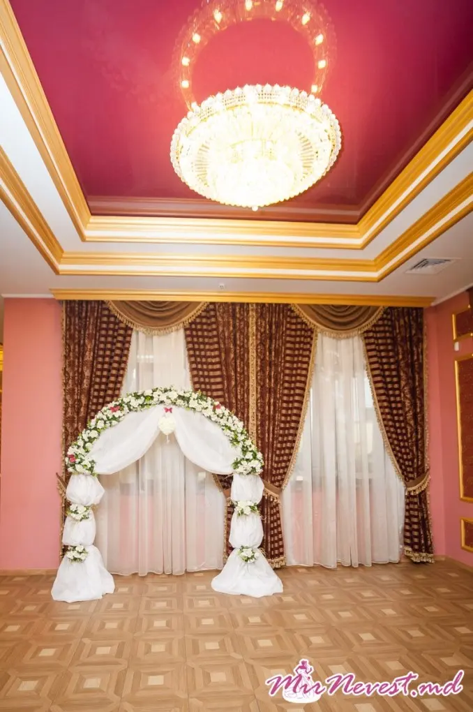 Ресторан Majestic, зал Bordo Hall